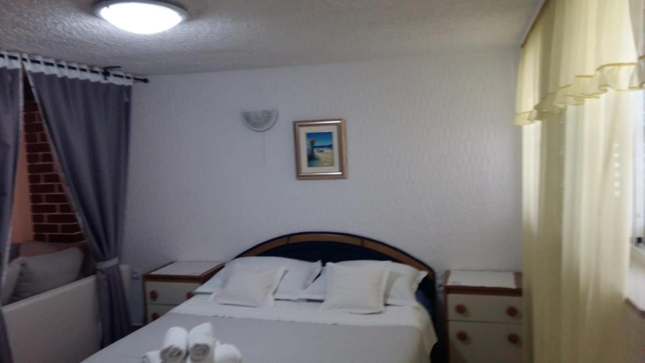 Apartmani Gojevic Vodice Esterno foto