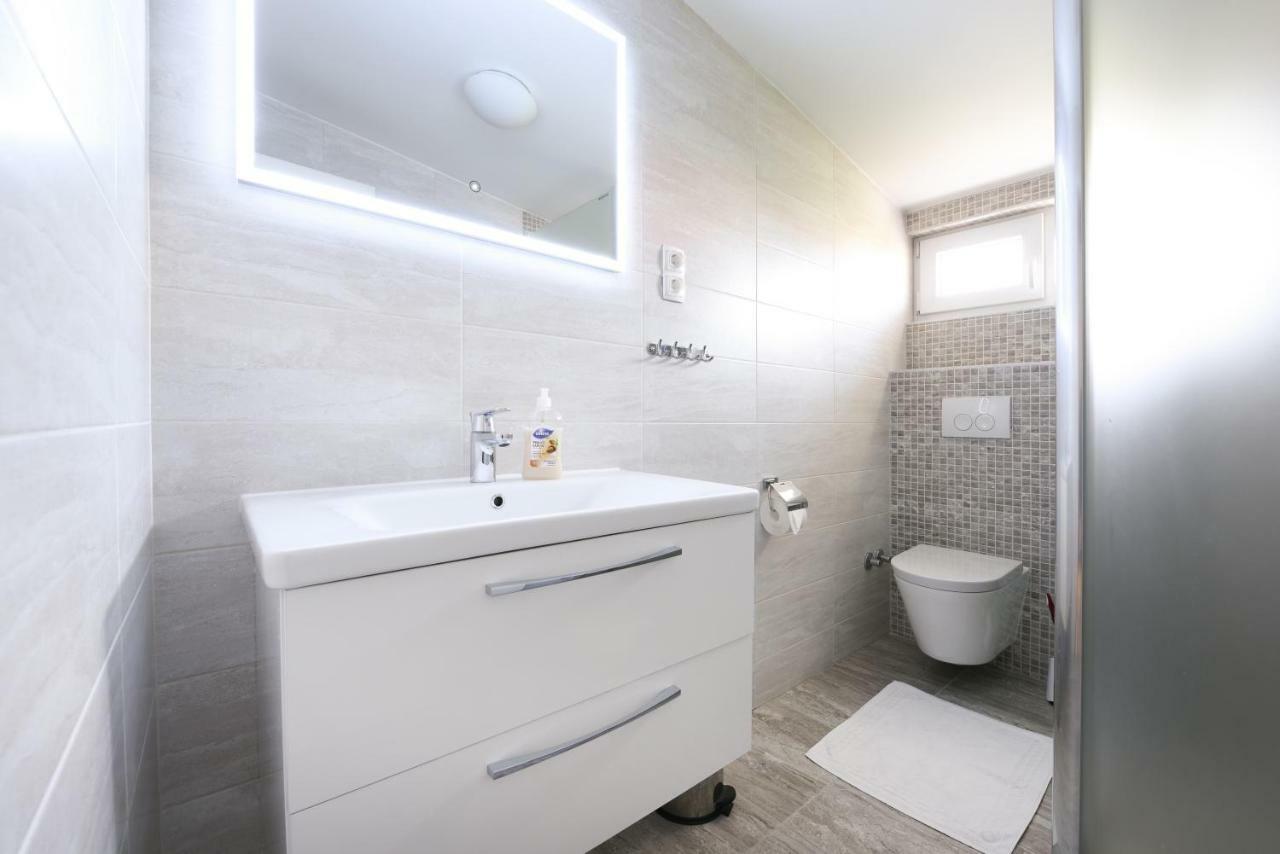 Apartmani Gojevic Vodice Esterno foto