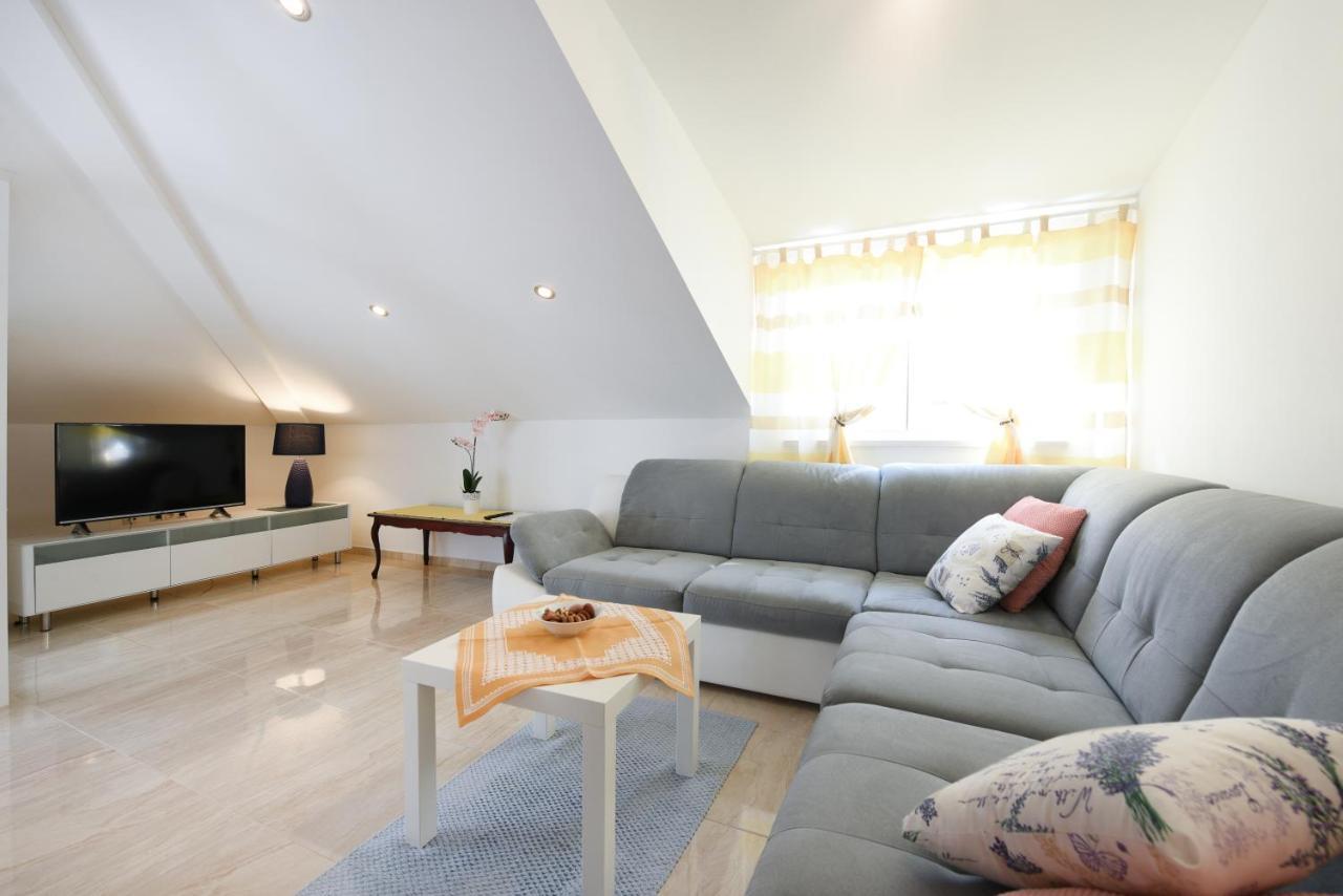 Apartmani Gojevic Vodice Esterno foto